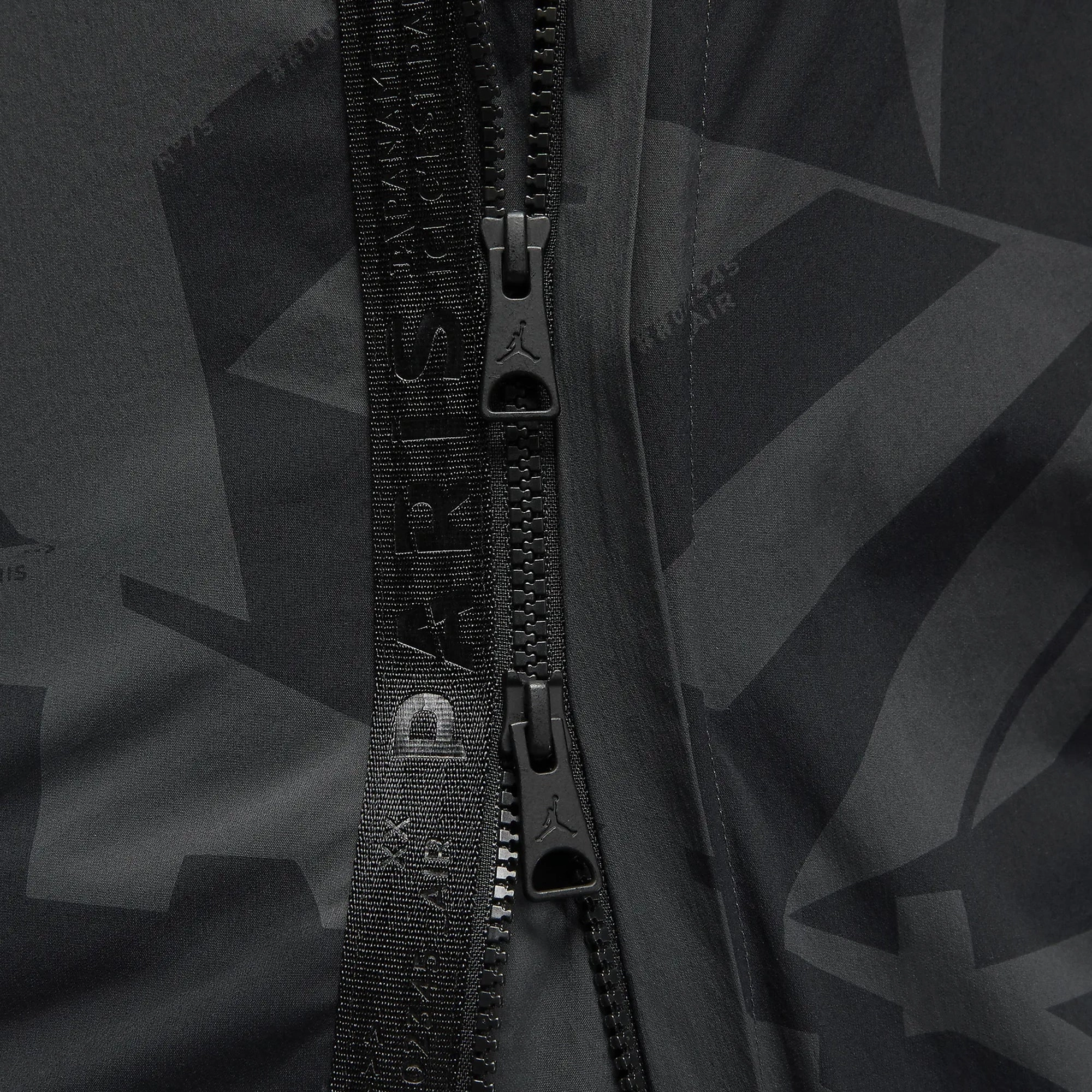 Jordan | PARIS SAINT-GERMAIN  { BLACK/DARK SMOKE GREY
