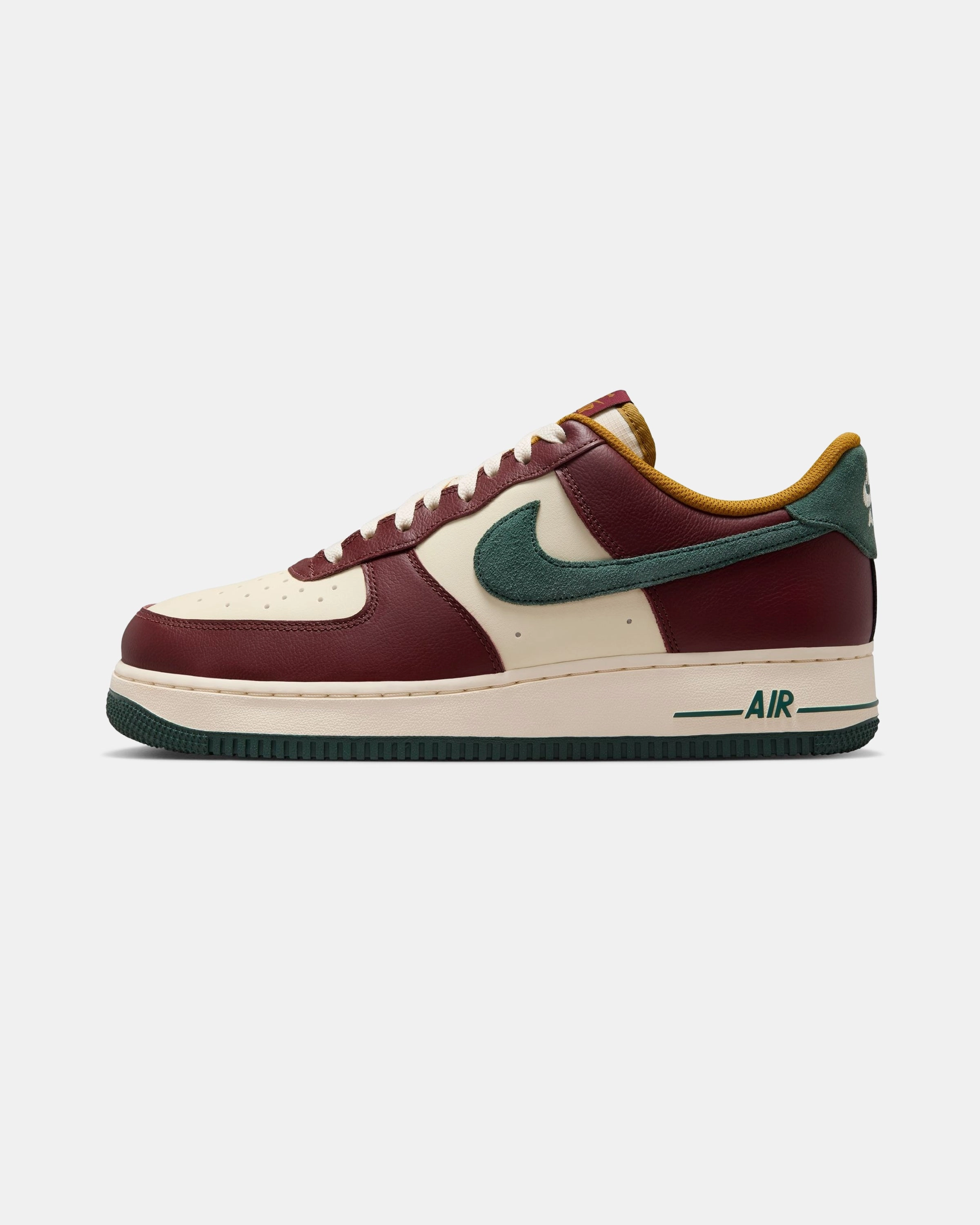 NIKE AIR FORCE 1 '07 LV8 - COCONUTMILK/ VINTAGEGREEN