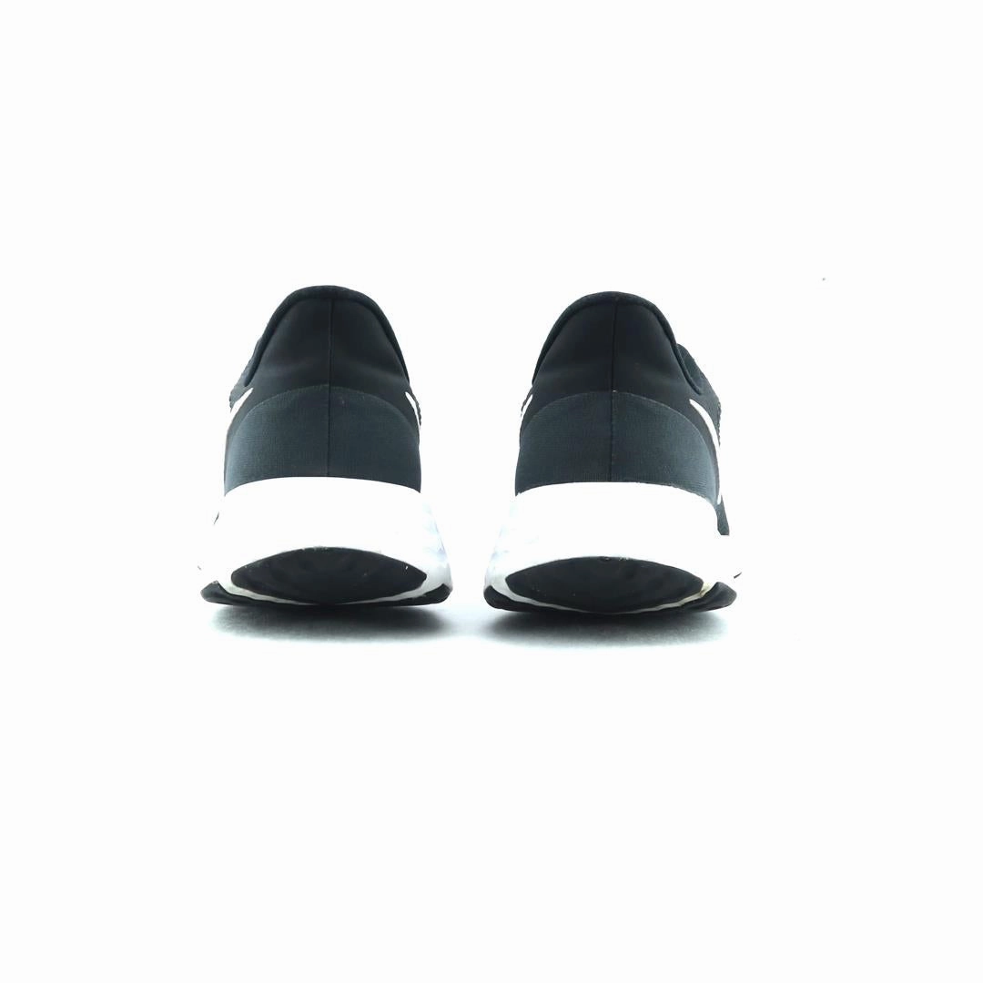 NIKE REVOLUTION 5
