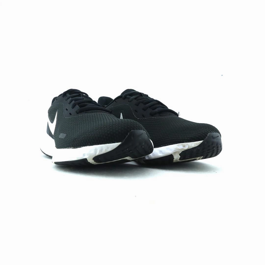 NIKE REVOLUTION 5