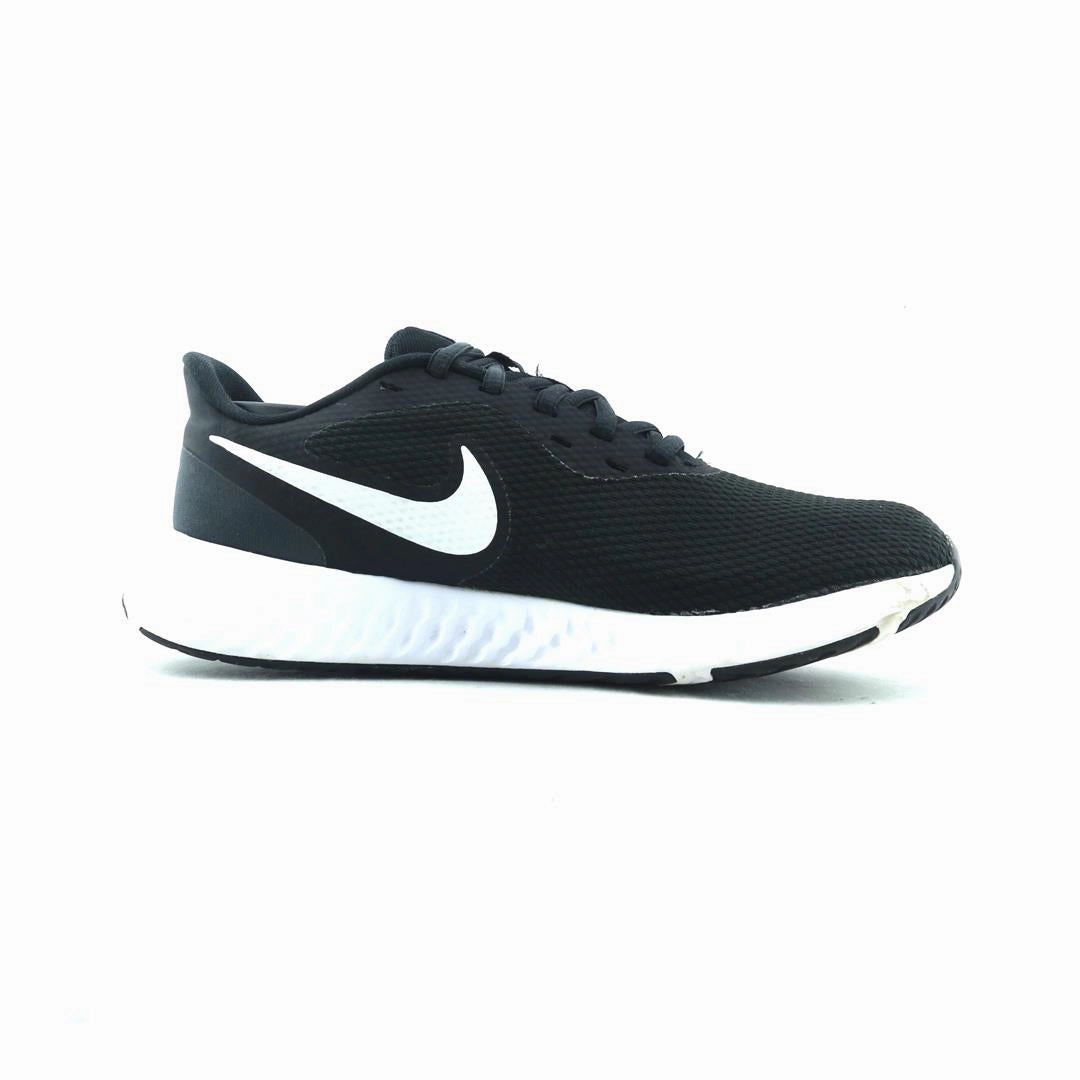 NIKE REVOLUTION 5