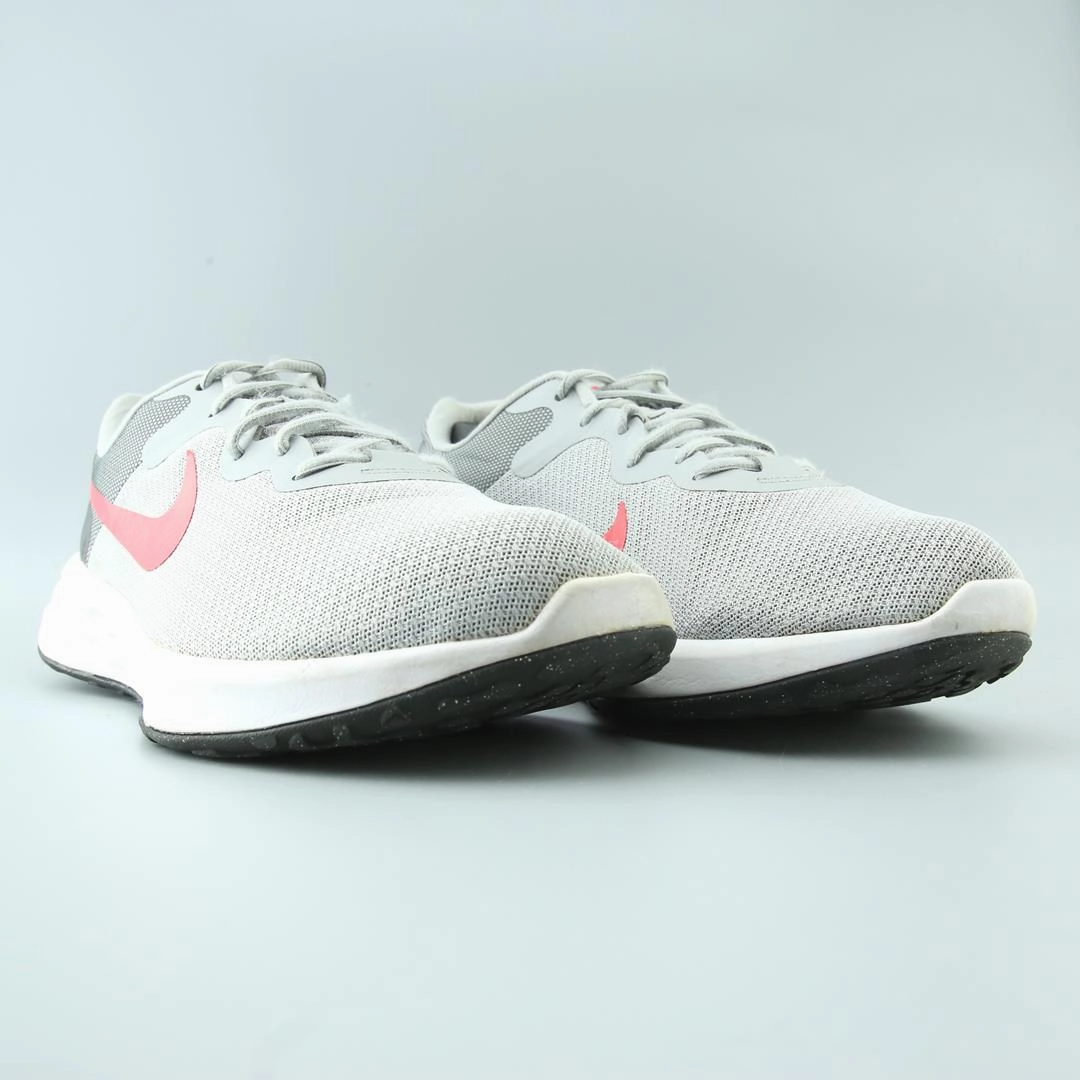 NIKE REVOLUTION 6