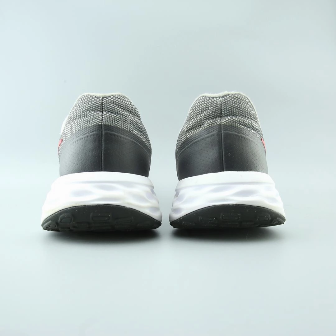 NIKE REVOLUTION 6