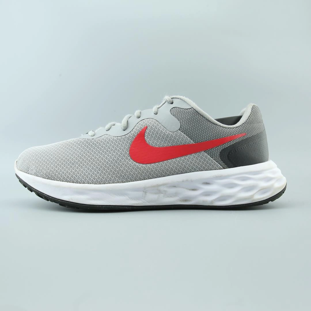 NIKE REVOLUTION 6