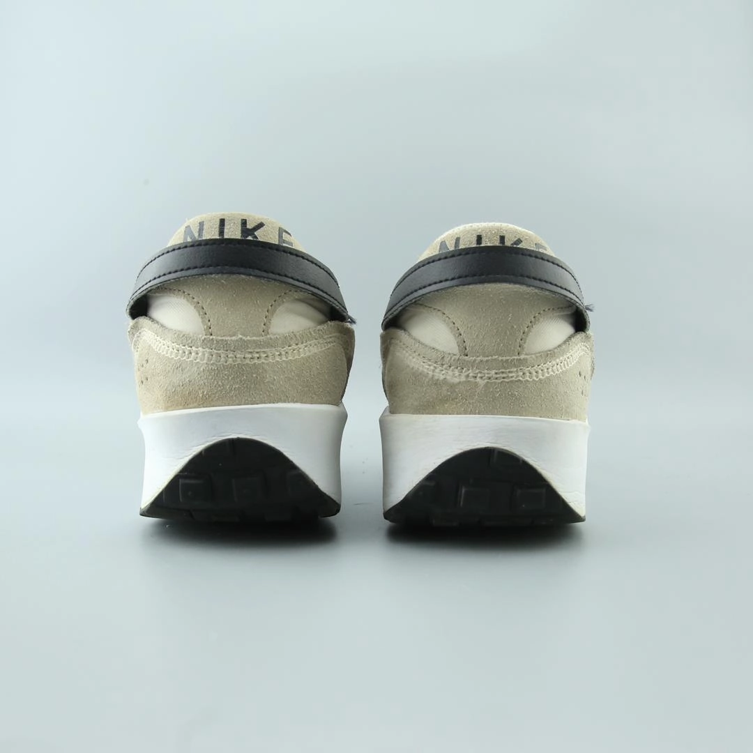 NIKE WAFFLE DEBUT