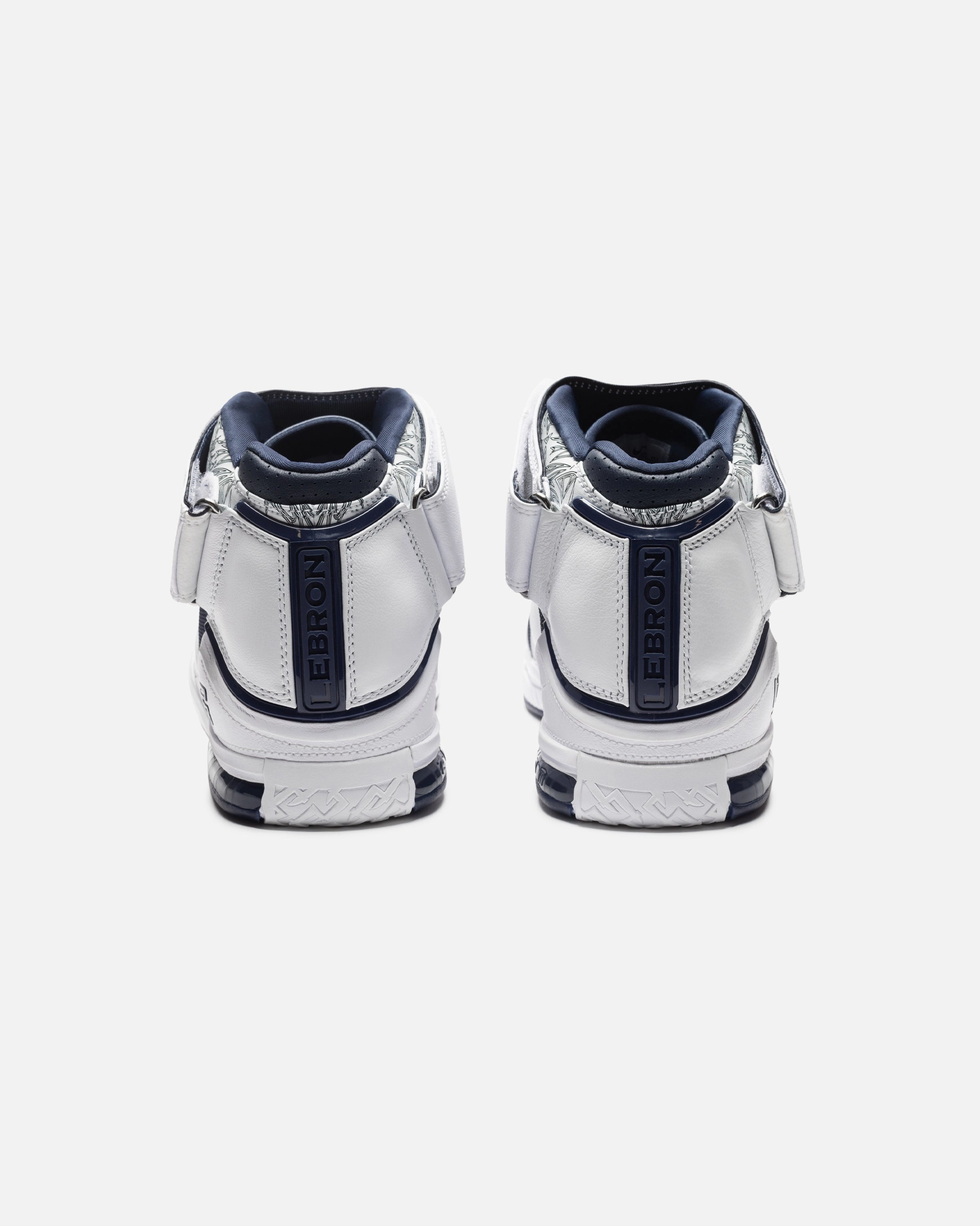 NIKE ZOOM LEBRON 2 - WHITE/ MIDNIGHTNAVY/ VARSITYCRIMSON