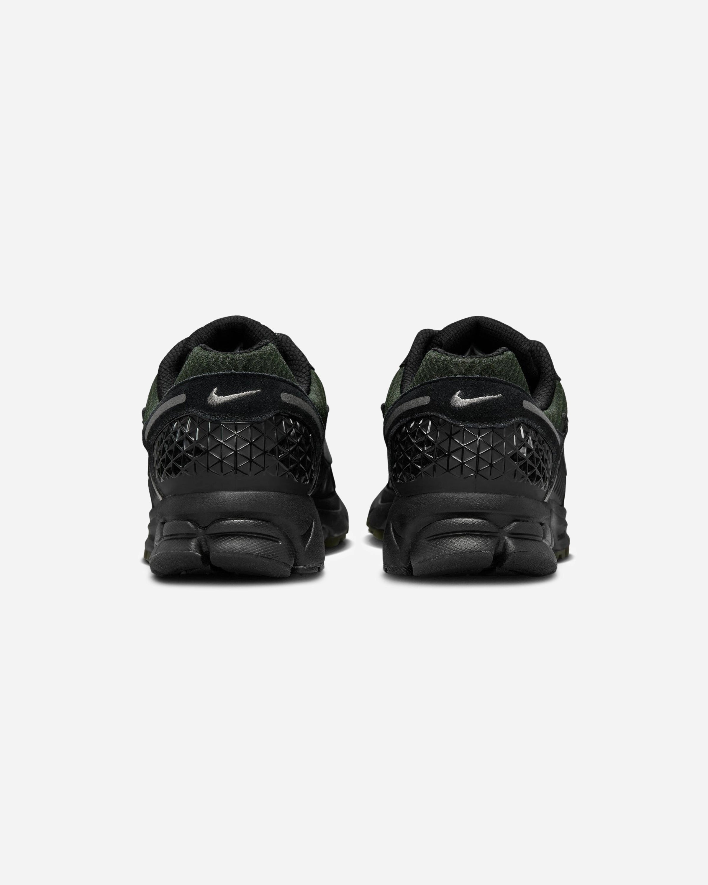 NIKE ZOOM VOMERO 5 - BLACK/ MTLCPEWTER/ SEQUOIA