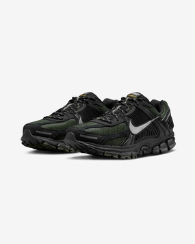 NIKE ZOOM VOMERO 5 - BLACK/ MTLCPEWTER/ SEQUOIA