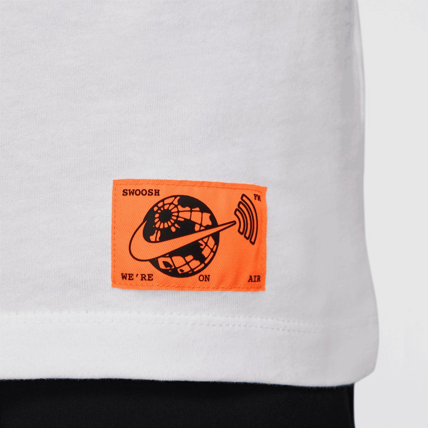 SPORTSWEAR SWOOSH טי שרט