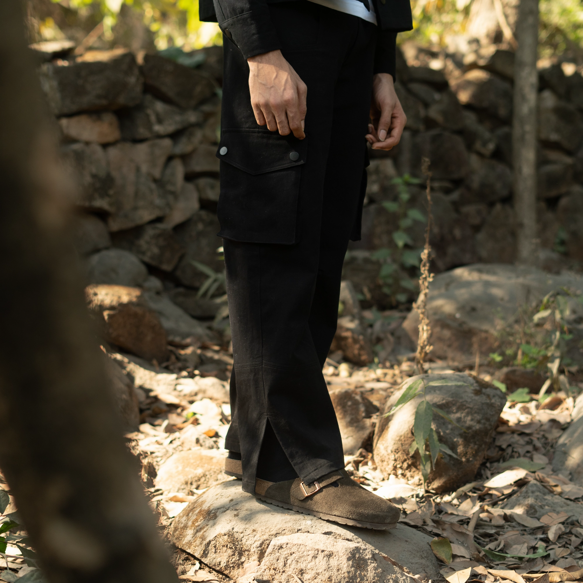 Superkicks | ESSENTIAL CARGO PANTS  { BLACK