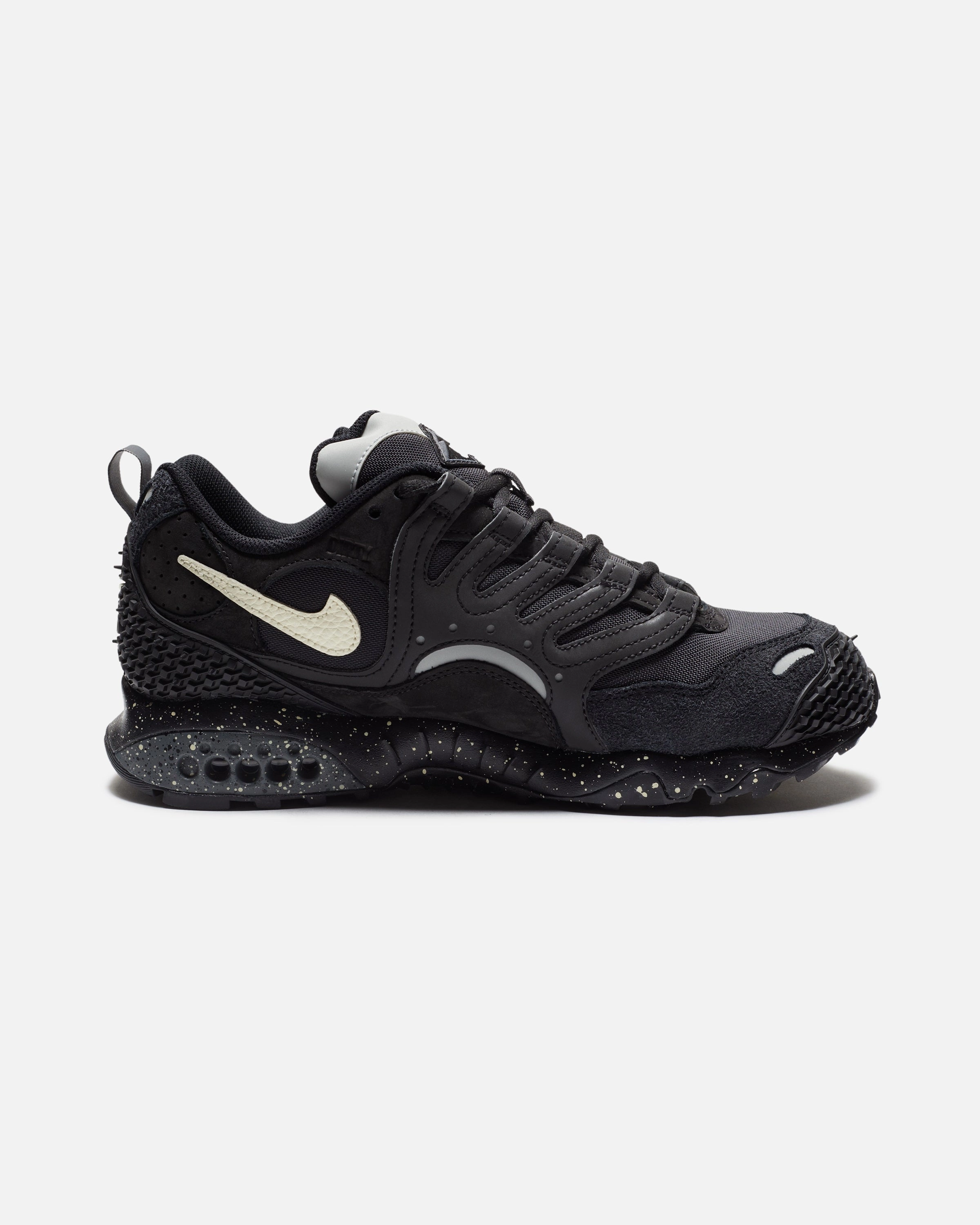 UNDEFEATED X NIKE AIR TERRA HUMARA - BLACK/ COCONUTMILK