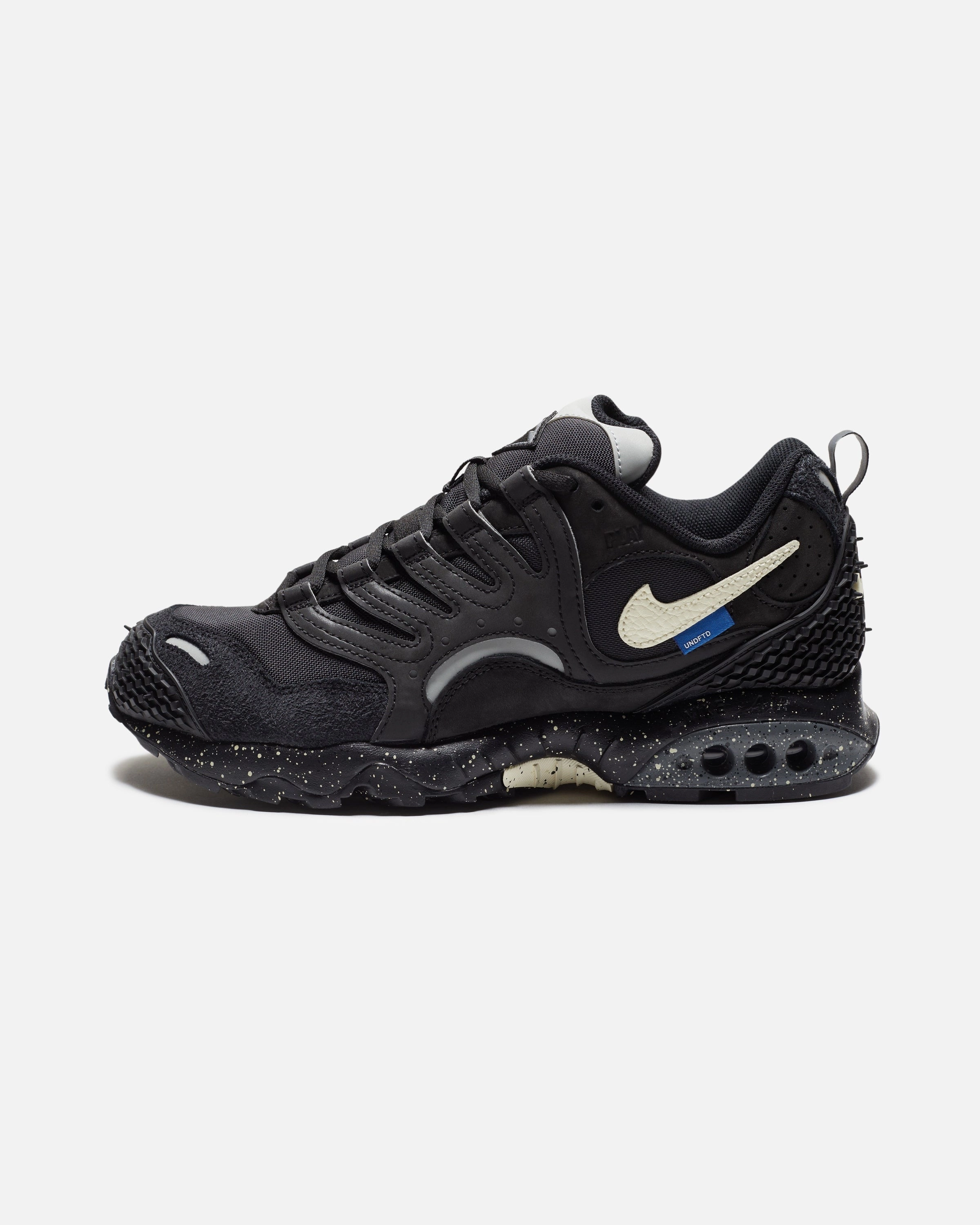 UNDEFEATED X NIKE AIR TERRA HUMARA - BLACK/ COCONUTMILK