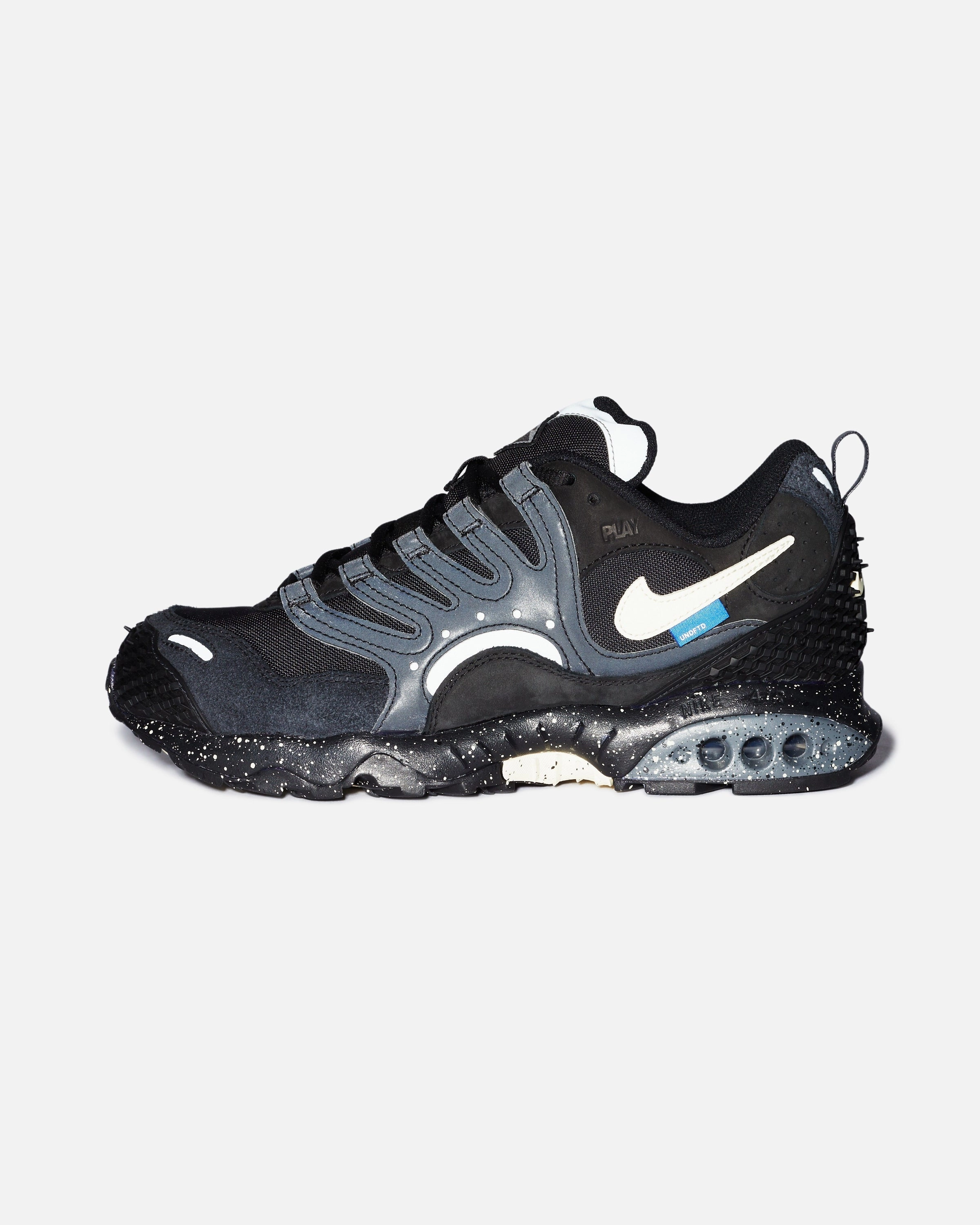 UNDEFEATED X NIKE AIR TERRA HUMARA - BLACK/ COCONUTMILK