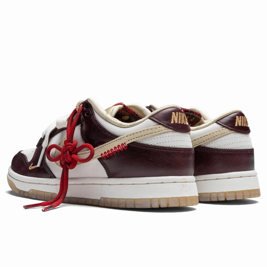 Women's Dunk Low Year Of The Snake - Sail/Team Gold Sail/Burgundy Crush
