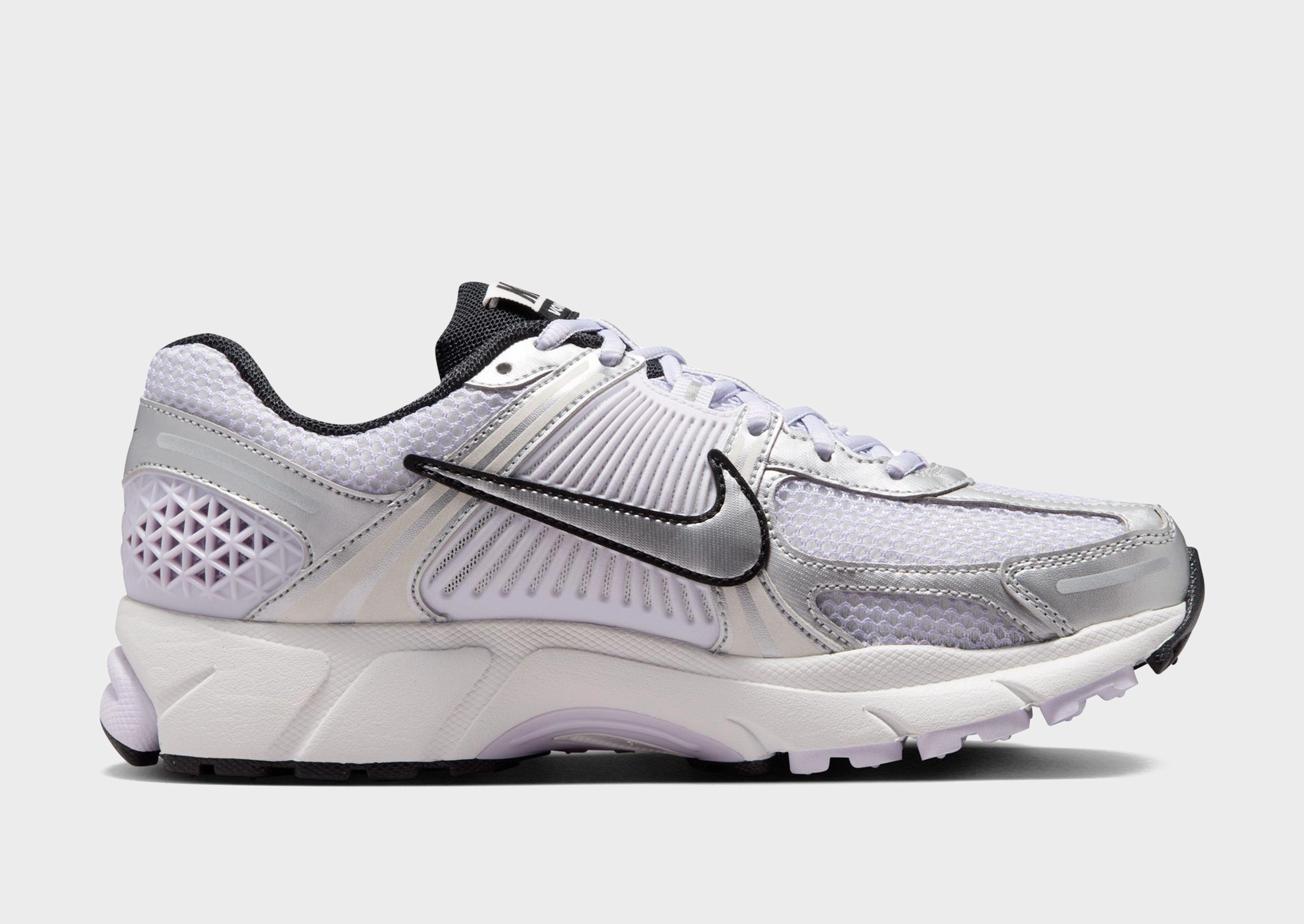 סניקרס Air Zoom Vomero 5 | נשים